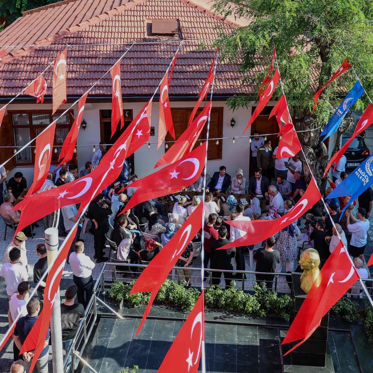 abdullahozdemir's tweet photo. Mahmutbey Köyiçi’ndeki Tarihi Köy Kahvesi aslına uygun bir şekilde Bağ Kafe konseptiyle vatandaşlarımızın hizmetine devam ediyor. Başkanlık görevimizde verdiğimiz bir sözdü. Emek verenlere teşekkür ediyorum. Hayırlı olsun. https://t.co/pRT3AxvJ0e