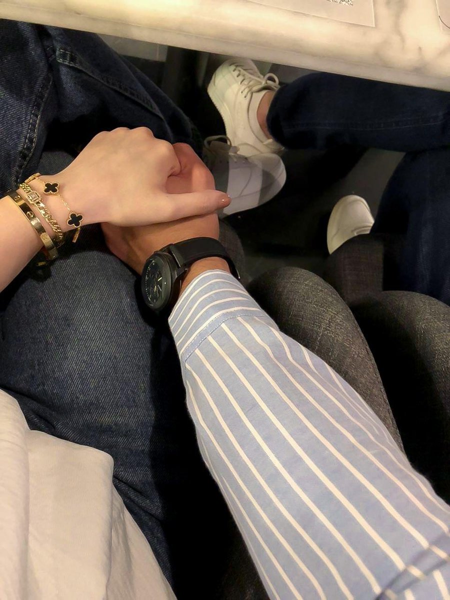 scrollpics's tweet image. Love language: