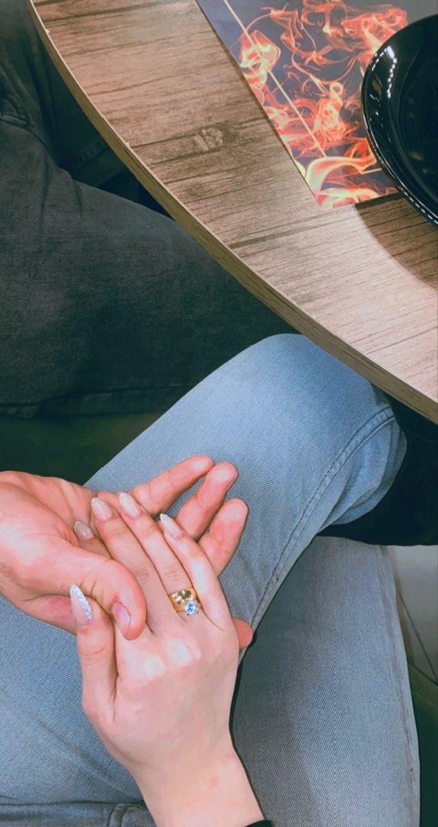 scrollpics's tweet image. Love language: