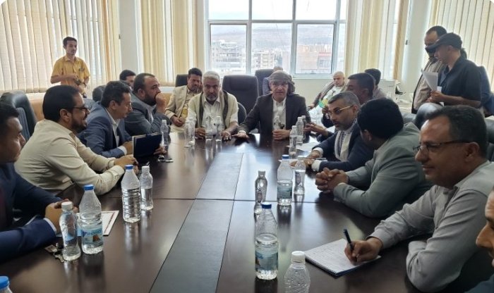 أنور الشامي anwar alshami (@anwarsami811133) on Twitter photo وزير النقل والأشغال العامة اللواء /
محمد عياش قحيم
<a href="/mohammed_qhim/">محمد عياش قحيم</a>
يترأس اجتماع موسع يناقش آليات تسهيل وصول السفن والبضائع إلى ميناء الحديدة.
الأربعاء 29 ذو الحجة 1446هـ
ترأس اللواء محمد عياش قحيم وزير النقل والأشغال العامة اجتماع موسع اليوم، ضم وزير الاقتصاد والصناعة وزير النقل والأشغال العامة اللواء /
محمد عياش قحيم
<a href="/mohammed_qhim/">محمد عياش قحيم</a>
يترأس اجتماع موسع يناقش آليات تسهيل وصول السفن والبضائع إلى ميناء الحديدة.
الأربعاء 29 ذو الحجة 1446هـ
ترأس اللواء محمد عياش قحيم وزير النقل والأشغال العامة اجتماع موسع اليوم، ضم وزير الاقتصاد والصناعة