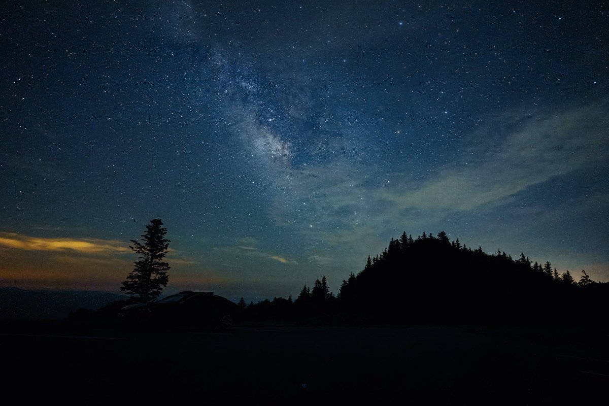 9Devyllc's tweet image. My first EVER attempt at #astrophotography.
For my first time, I am proud.
🕑 2:31 AM
📍 Waterrock Knob Overlook
✨ Shot on: Sony a7C II + 20mm f/1.8
🎞️ Settings: ISO 3200 | 20s | f/2.0 | RAW
#photography #universe #night