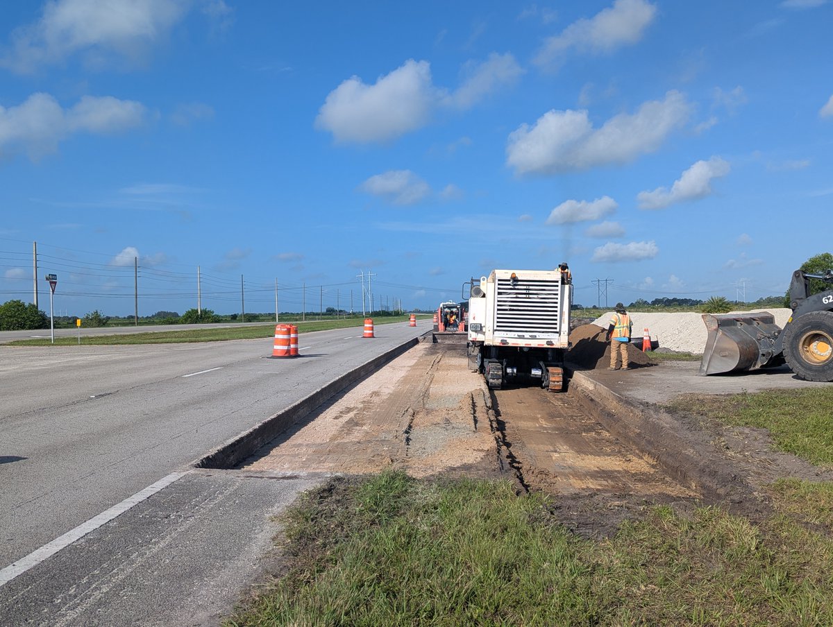 🚜 Widening work in full swing on SR 70!
As part of the SR 70/Okeechobee Road Resurfacing Project in St. Lucie County, crews are expanding the westbound lanes for improved traffic operations, safety, and long-term resiliency for future enhancements.