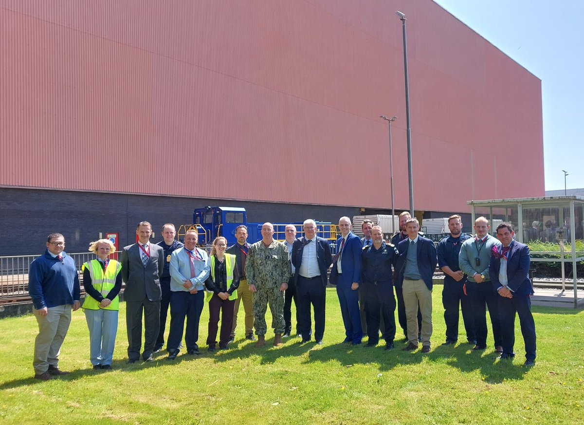 SDA_mod's tweet image. This month SDA CEO Sir Chris Gardner and @ChiefDefNuclear Maddy McTernan, hosted Admiral Bill Houston, Director of Naval Reactors.
Admiral Houston who leads the US Naval Nuclear Propulsion Program visited sites critical to the UK Naval Nuclear Propulsion Programme. @USNavyNNPP
