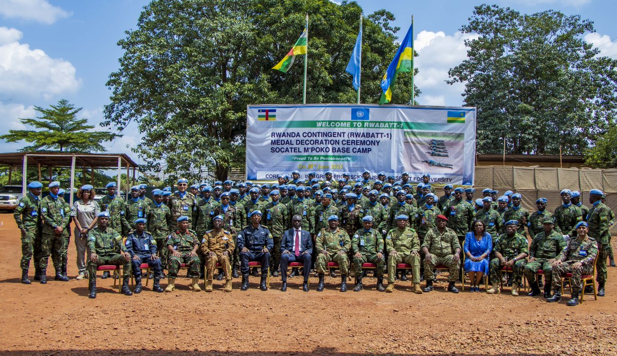 Rwandan peacekeepers (RWABATT-1), under the United Nations Multidimensional Integrated Stabilization Mission in the Central African Republic (MINUSCA), were today awarded United Nations medals in recognition of their outstanding service over the past eleven months.
The medal