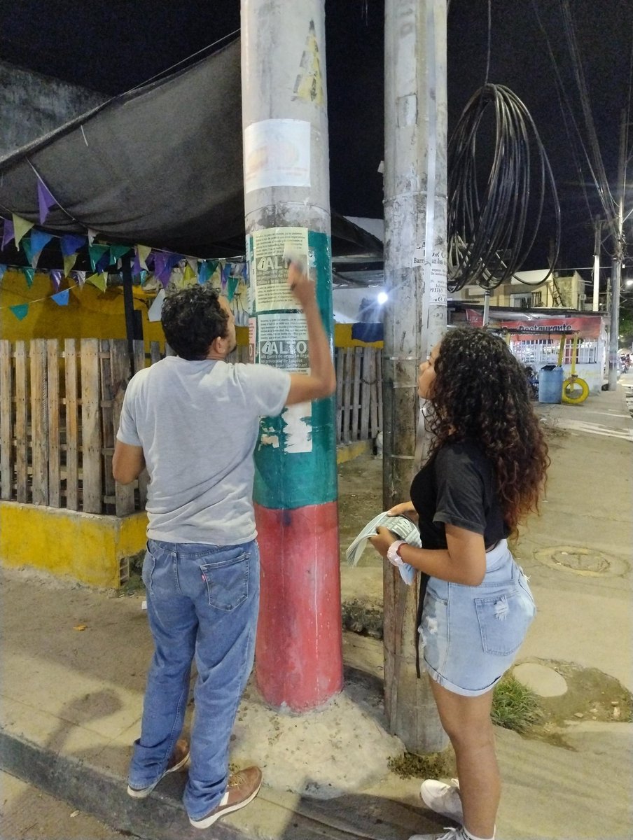 ComRevCo's tweet image. En Cartagena, en el Barrio San José de los Campanos se pusieron 500 afiches contra la guerra de Israel/EEUU contra Irán. Con algunos de discutió por qué Estados Unidos e Israel han sido los mayores agresores y criminales, aunque Irán no represente nada liberador.