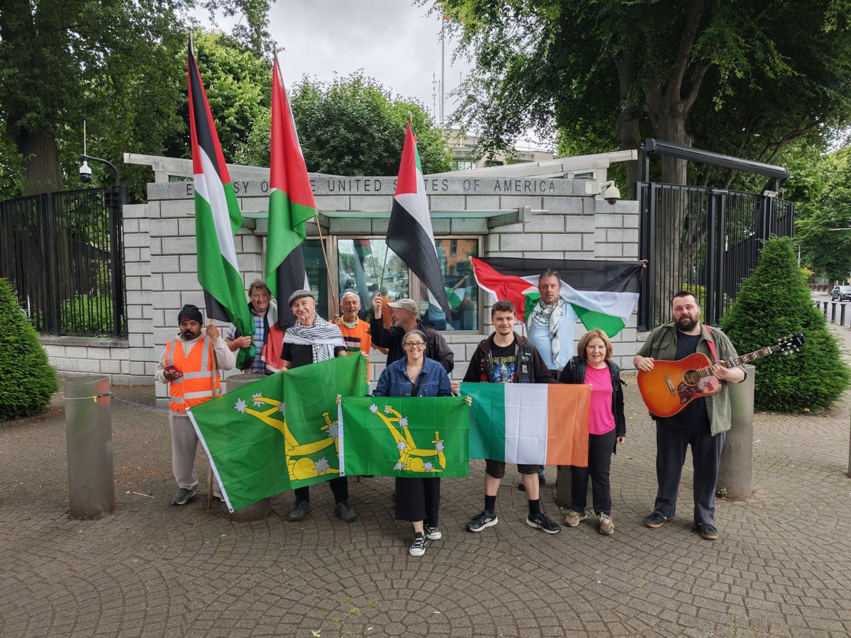 I was in some great company this afternoon for week 68 of my Palestine solidarity protest outside the US Embassy in Dublin.

A huge thanks to those that shared their songs and comradery this week.

Back every Wednesday 2-3pm!

All are welcome ✊🇮🇪🇵🇸

#IrelandStandsWithPalestine