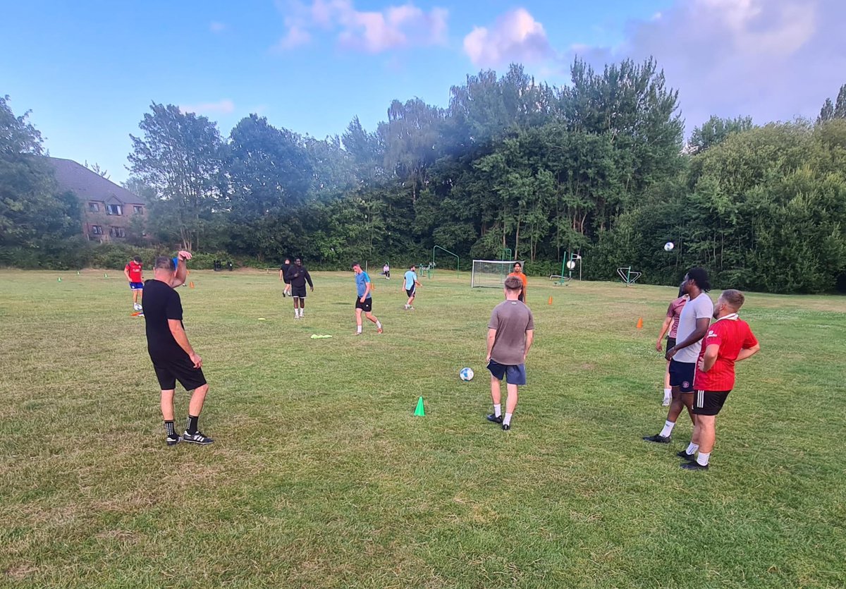 ⚽️ PRE-SEASON TRAINING ⚽️

Training continues every Tuesday and Thursday evening. 
New players welcome.
South Ascot SL5 9DE 7.15pm start