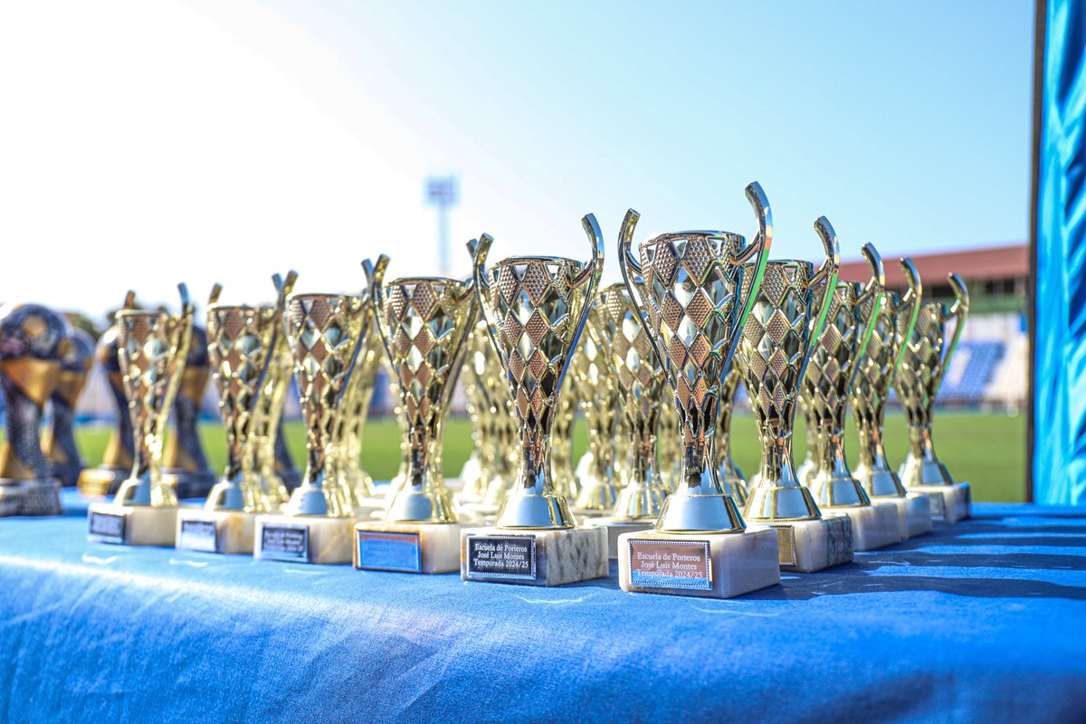 canteraudm's tweet photo. 🏆𝐆𝐀𝐋𝐀 𝐅𝐔́𝐓𝐁𝐎𝐋 𝐁𝐀𝐒𝐄 

🤩Esta tarde hemos celebrado en el Álvarez Claro nuestra gala anual en homenaje a nuestra #CanteraUDM. 

💙¡Qué orgullo de cantera! 

🧵Abrimos hilo con los galardonadores 👇

ℹ️https://t.co/vHwW5J9D5v

#HacemosCantera https://t.co/XzvPiOnTU8