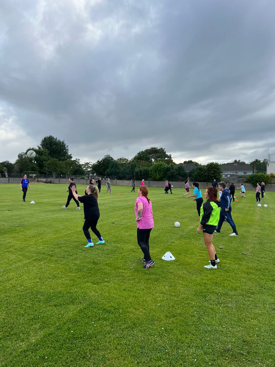 A fantastic turnout for our first Gaelic for Mothers &amp; Others last night in O'Toole Park.

A great first session just going some basics &amp; most importantly having the craic and meeting other club members.

Get involved! Contact Andy on 086 314 8539

#crumlingaa #crumlin #gaa #lgfa