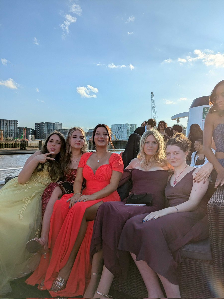 BridgeAcademyE2's tweet image. Last night's Year 11 Prom was an unforgettable night – a brilliant celebration and a final farewell to a fantastic year group. Students cruised down the River Thames on the Erasmus boat, enjoying food, dancing and views of some of central London's iconic sites.
