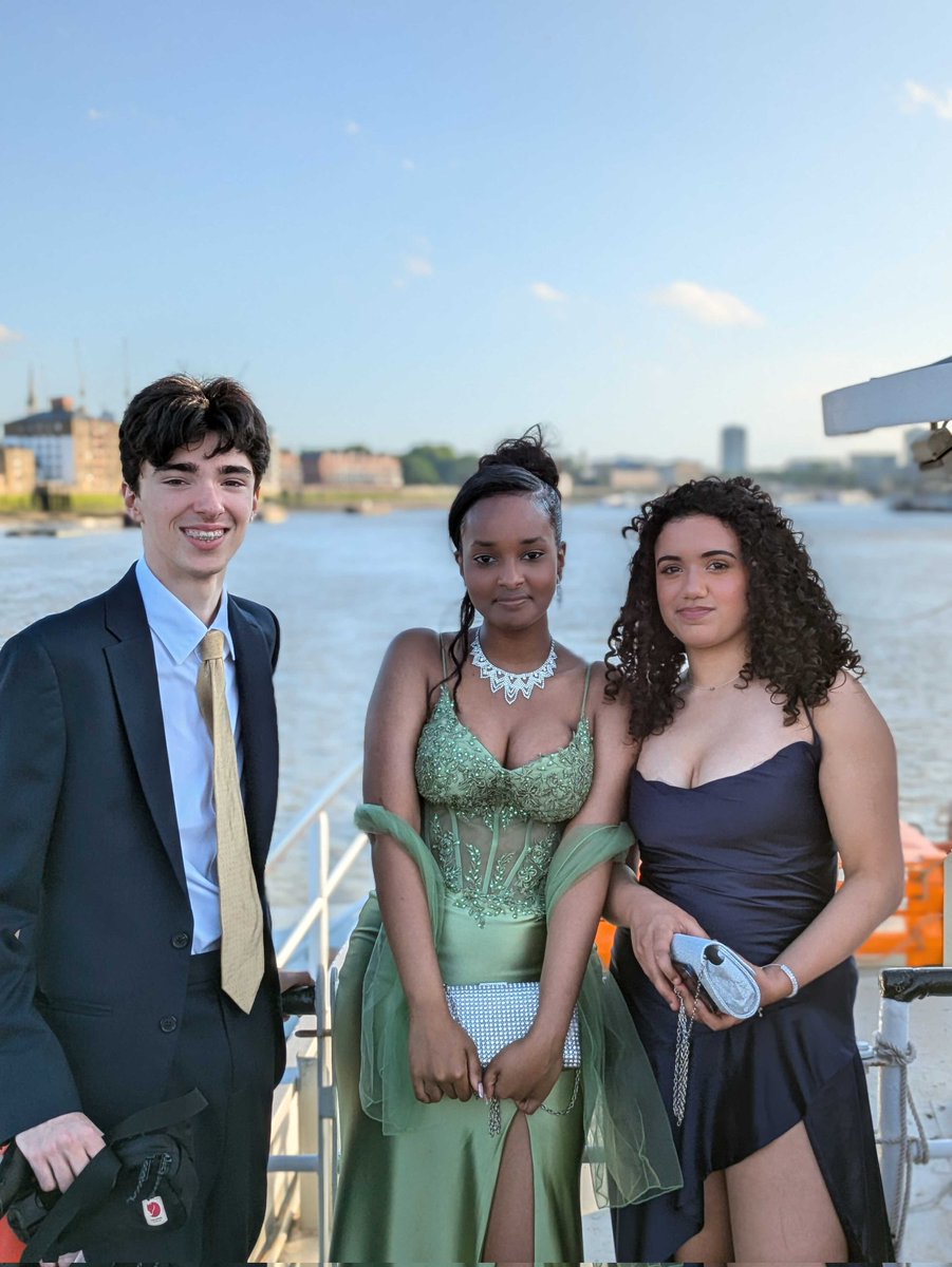 BridgeAcademyE2's tweet image. Last night's Year 11 Prom was an unforgettable night – a brilliant celebration and a final farewell to a fantastic year group. Students cruised down the River Thames on the Erasmus boat, enjoying food, dancing and views of some of central London's iconic sites.