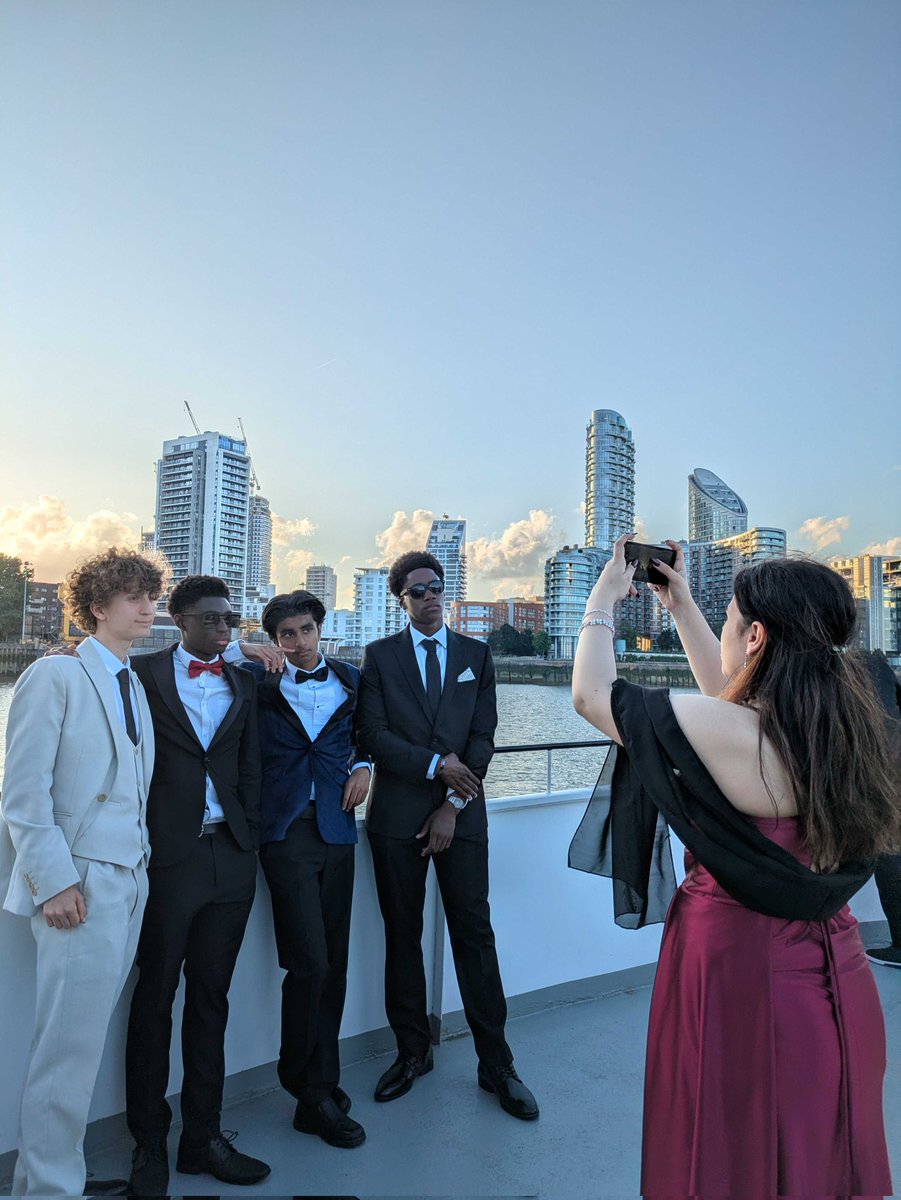 BridgeAcademyE2's tweet image. Last night's Year 11 Prom was an unforgettable night – a brilliant celebration and a final farewell to a fantastic year group. Students cruised down the River Thames on the Erasmus boat, enjoying food, dancing and views of some of central London's iconic sites.