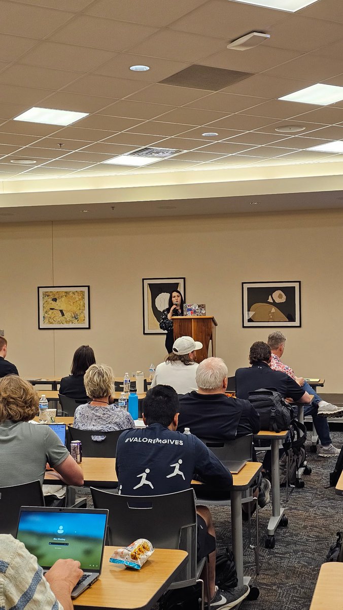 Keynoted #AgentCon KC today—talked AI fear vs. reality, what agents actually do, and how to roll them out in your org.

Next stop: Dallas AgentCon this Friday. 
#CopilotStudio #Microsoft365 #AI #AgentCon