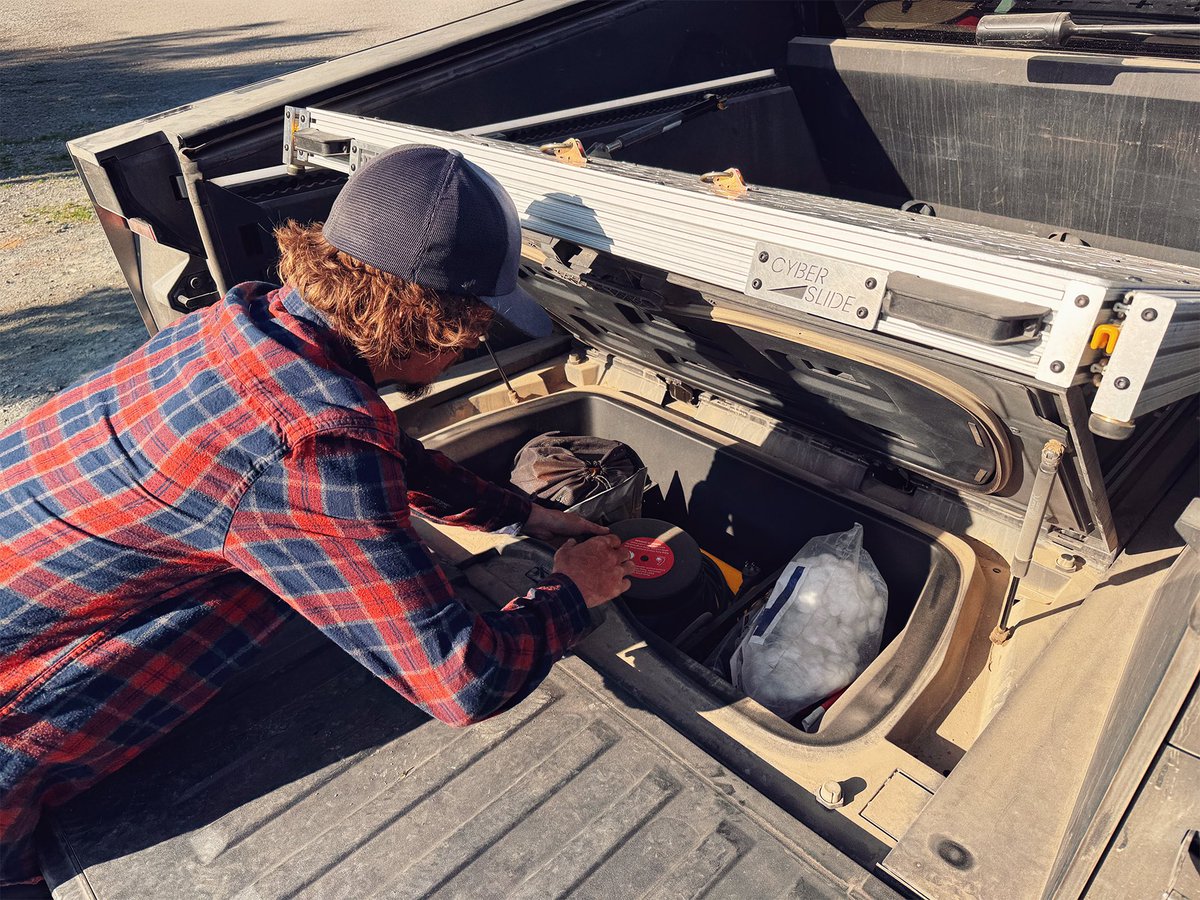 ohjimme's tweet image. CyberSlide 📐
Full bed extension
Sub-trunk access
E-track mounting points
Optional storage