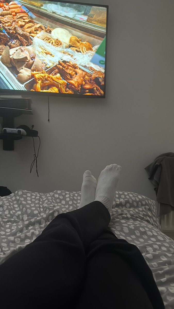 MasterMarcus30's tweet photo. Alpha shit only, three days on the bounce I’ve had these same socks on, haven’t decided which one of my lucky subs I’m sending them too yet🦶🐷 https://t.co/TGJtONzFlf