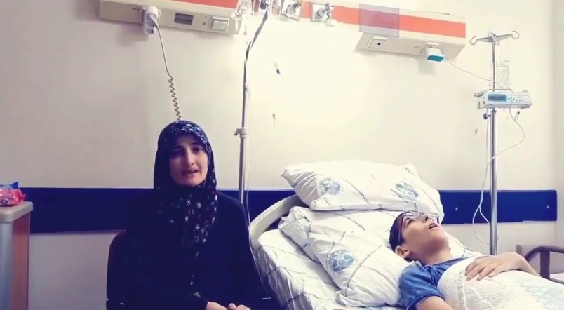 Hastalr_Tutuklu's tweet photo. OHAL döneminde hayatını kaybeden KHKʼlı Fatma Görmezʼin kızı:

“9 yaşındayken babam tutuklandı. Annem ve abim hastaydı, onlara ben bakmak zorunda kaldım. İkisini de kaybedince yapayalnız kaldım. Beni yalnız bırakmayın.”

Herkesİçin Adalet
#StrazburgAdaletBuluşması Ezgi Mola https://t.co/wAZ8lOp1uJ