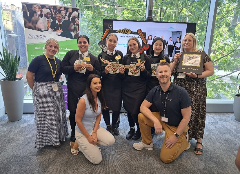 Cant_Enterprise's tweet image. We’re so proud to share that we are UK No.1 having won the Landsec ‘Made In..’ challenge in London! 🎉Our Year 10 team Helping Hands secured first place with their concept aiming to support Cardiff’s community! @LandsecGroup @AheadP_ship @cantonianhs @CdfCommitment