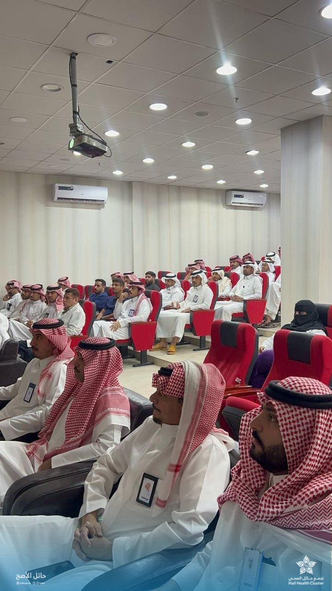 #صور | 📸

نظم مستشفى حائل العام عضو #تجمع_حائل_الصحي وبرعاية مدير عام سلاسل الإمداد بالتجمع ، لقاءً تعريفياً بمشروع #موصول بحضور مدير المستشفى ورؤساء الأقسام والمساعدين .

#حائل_الأصح