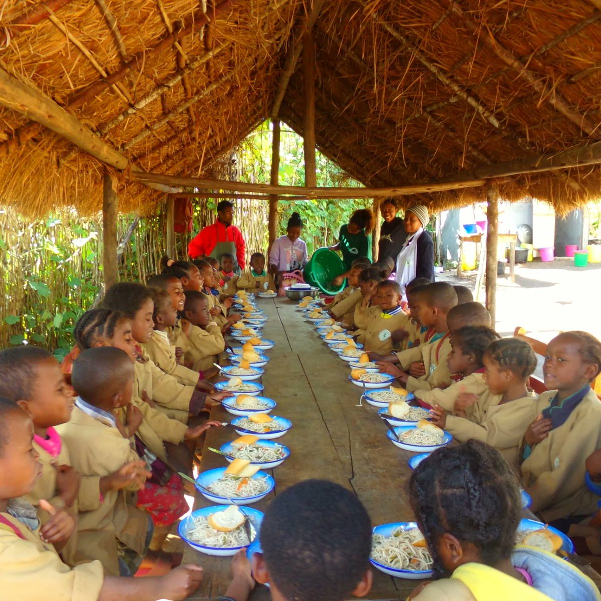 instagram.com/p/DLU4Iy7IWYk/…

Our end-of-the #school year party was a great success, thanks to local #Iaroka parents and our friends at Iaroka #madagascar ! 

The event brought together many parents, children, grandparents, and relatives, who came in large numbers to enjoy the fun.