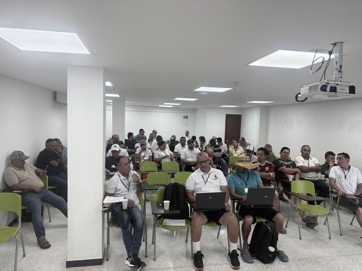 Sinaltrainbec_'s tweet photo. 📢 Desde Santa Marta, en la LIX Asamblea Nacional de Delegados, aprobamos nuestros pliegos de peticiones a Bavaria, Cervecería del Valle y Charry Trading SAS.
💪 RT si apoyas #DerechosLaborales #Sinaltrainbec #TrabajoDigno https://t.co/AMEZDhqLMu