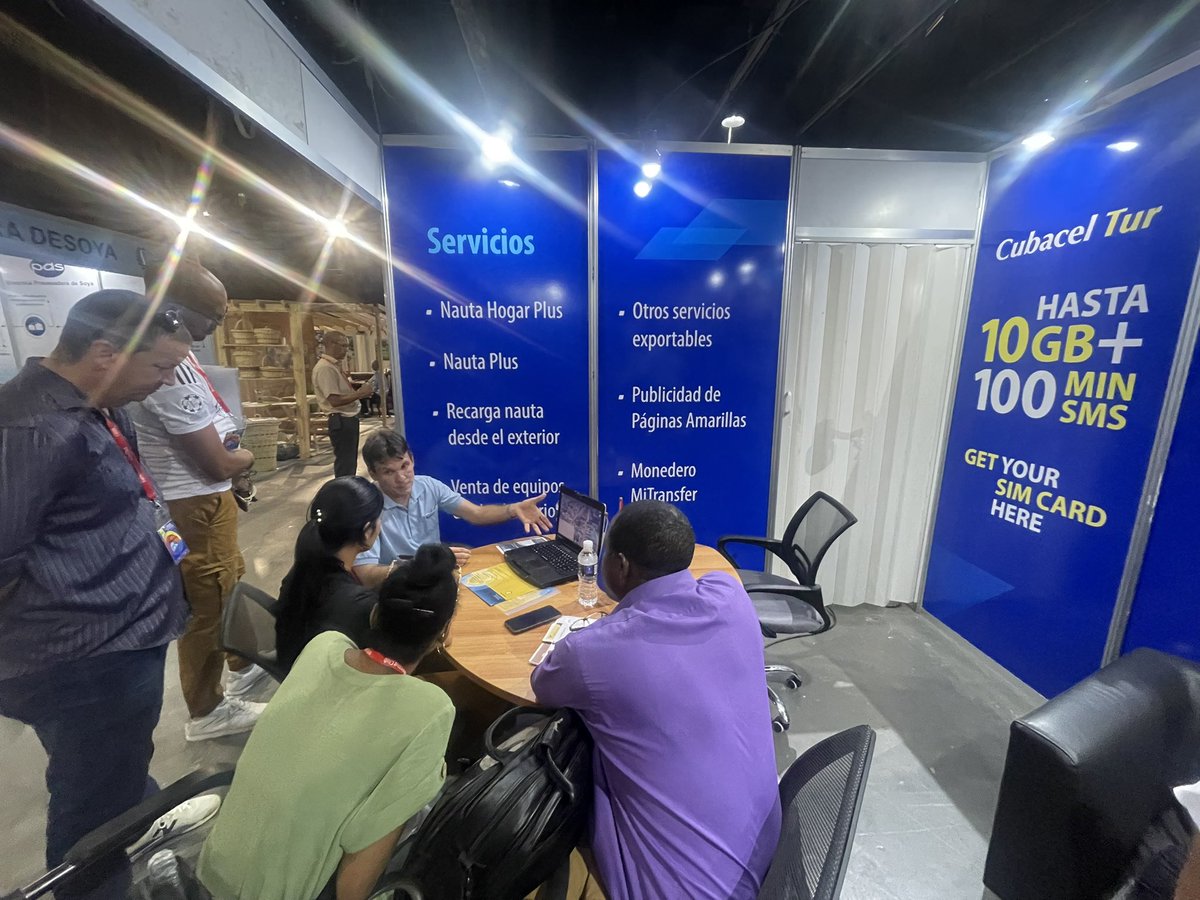 yolanditavm's tweet photo. Durante la presencia de #Etecsa en el marco de la Feria Internacional #ExpoCaribe2025 ha sido oportunidad recibir a #Geocuba con la presentación del servicio de Geolocalización . Intercambian con directivos del Dpto de Inversiones.
#Etecsa_Cuba https://t.co/eYbrsbQH5U