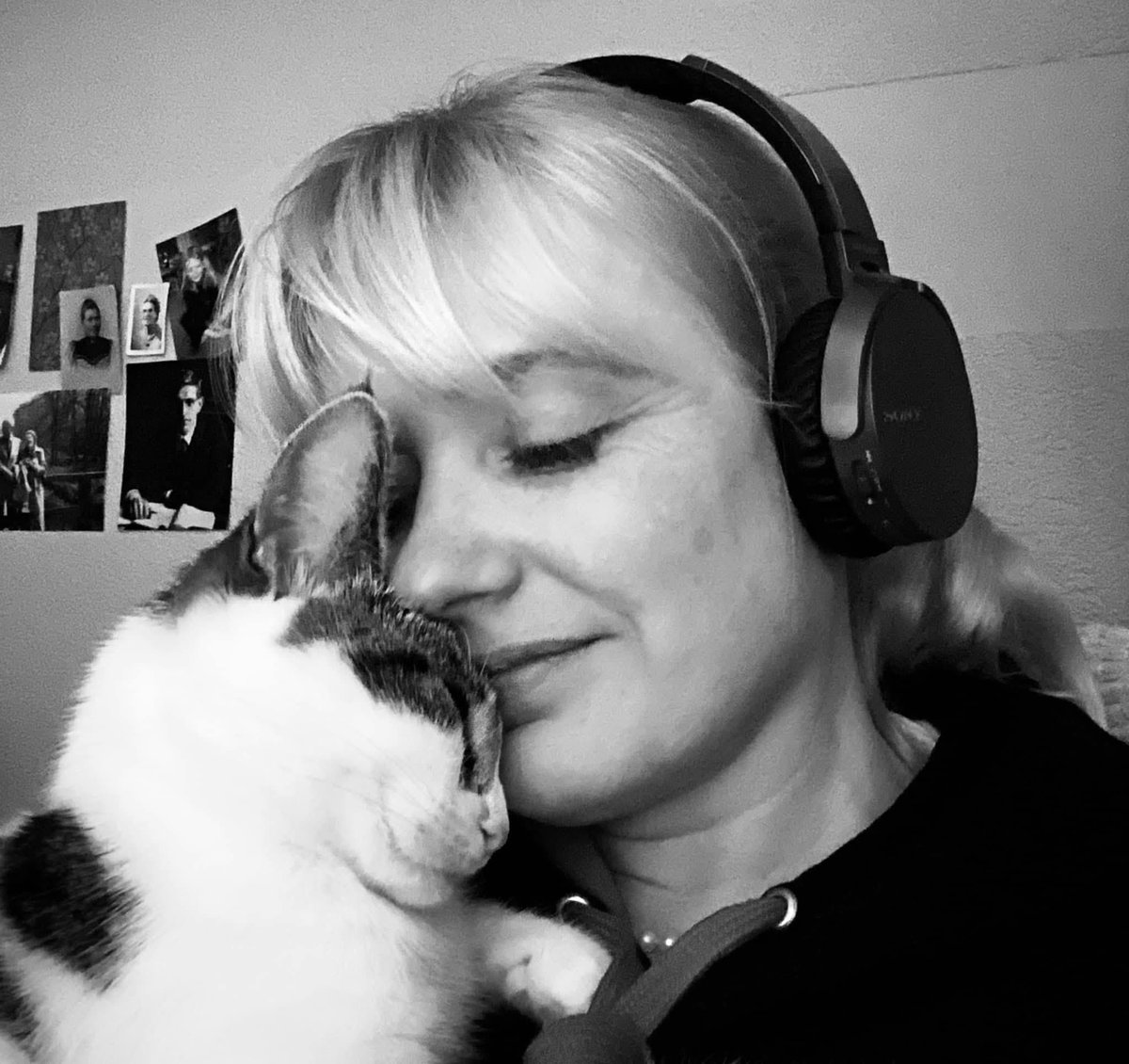 Heavy metal + cat = happiness