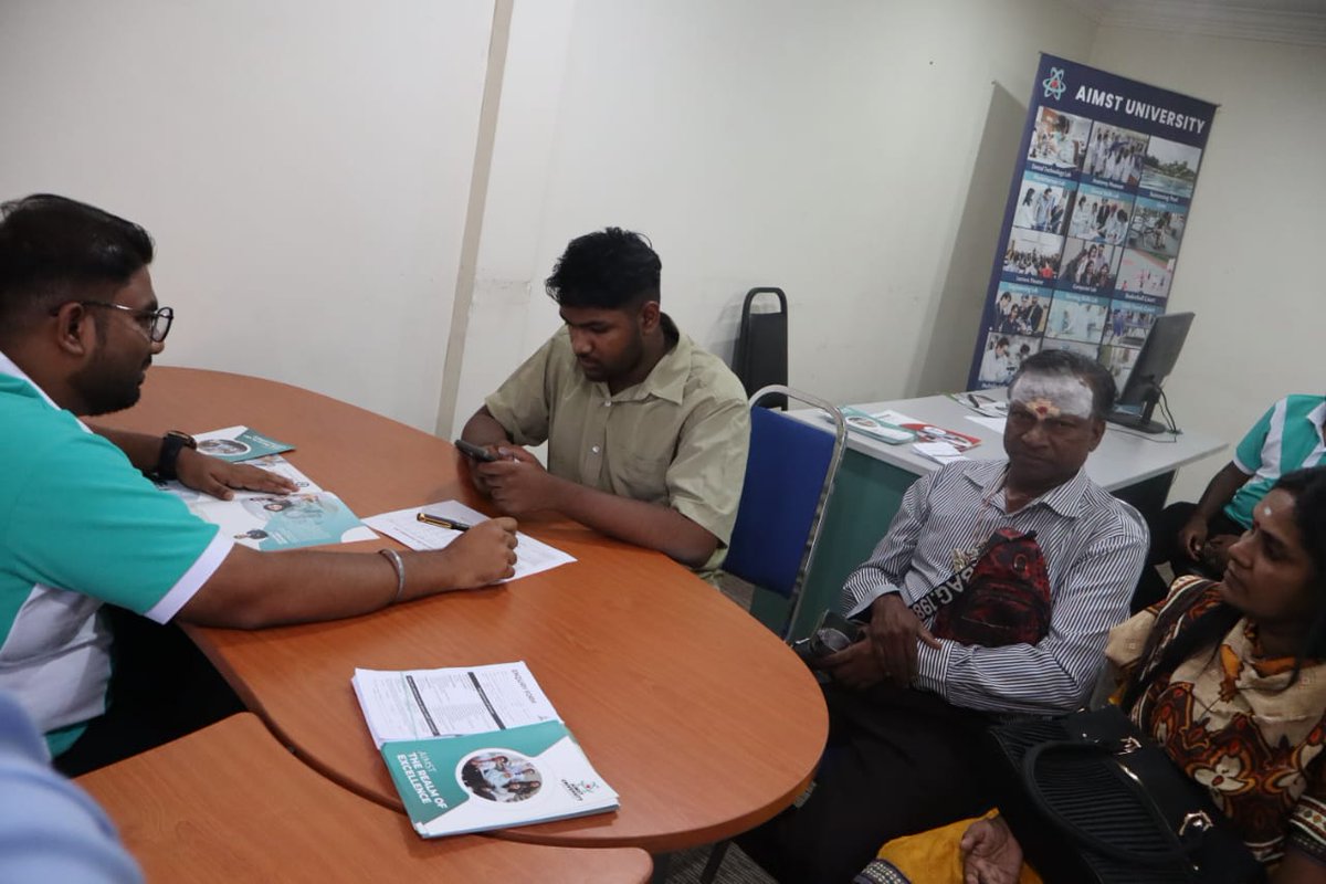 MIC_Perak's tweet photo. Sesi kaunseling bersama Universiti AIMST yang dianjurkan oleh MIC Negeri Perak hari ini di Pejabat MIC Negeri Perak berlangsung dengan jayanya! Pelajar lepasan SPM, STPM serta ibu bapa hadir untuk mendapatkan maklumat terus berkaitan pengajian, kemasukan dan bantuan pendidikan.📘 https://t.co/la64Q9i78b