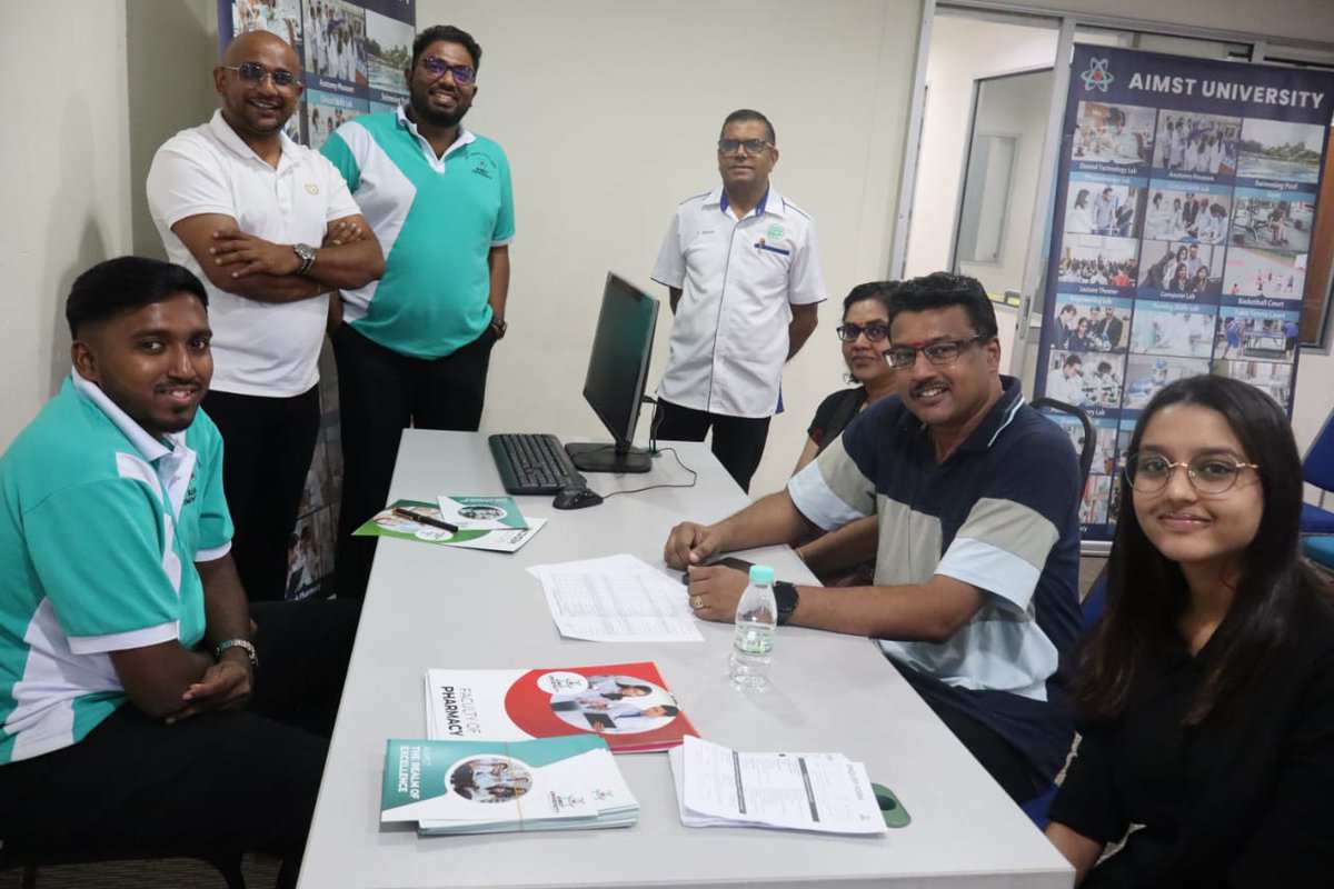 MIC_Perak's tweet photo. Sesi kaunseling bersama Universiti AIMST yang dianjurkan oleh MIC Negeri Perak hari ini di Pejabat MIC Negeri Perak berlangsung dengan jayanya! Pelajar lepasan SPM, STPM serta ibu bapa hadir untuk mendapatkan maklumat terus berkaitan pengajian, kemasukan dan bantuan pendidikan.📘 https://t.co/la64Q9i78b