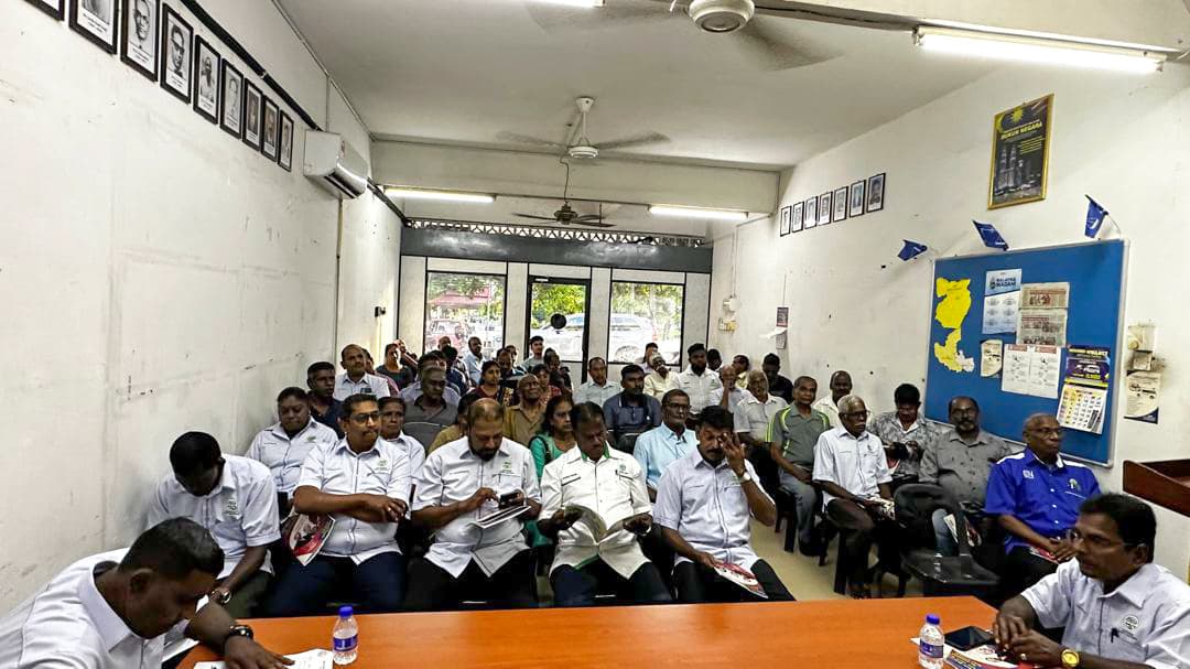 MIC_Perak's tweet photo. 22 Jun 2025 – Bukit Gantang
Mesyuarat Perwakilan Tahunan MIC Bukit Gantang ke-32 dirasmikan oleh Tan Sri Dato’ Sri M. Ramasamy.
Beliau tekankan kepentingan pendidikan, peluang di AIMST &amp; MIED, serta seru peranan belia dan penambahan ahli baharu dalam parti. https://t.co/YYPLzr8RxJ