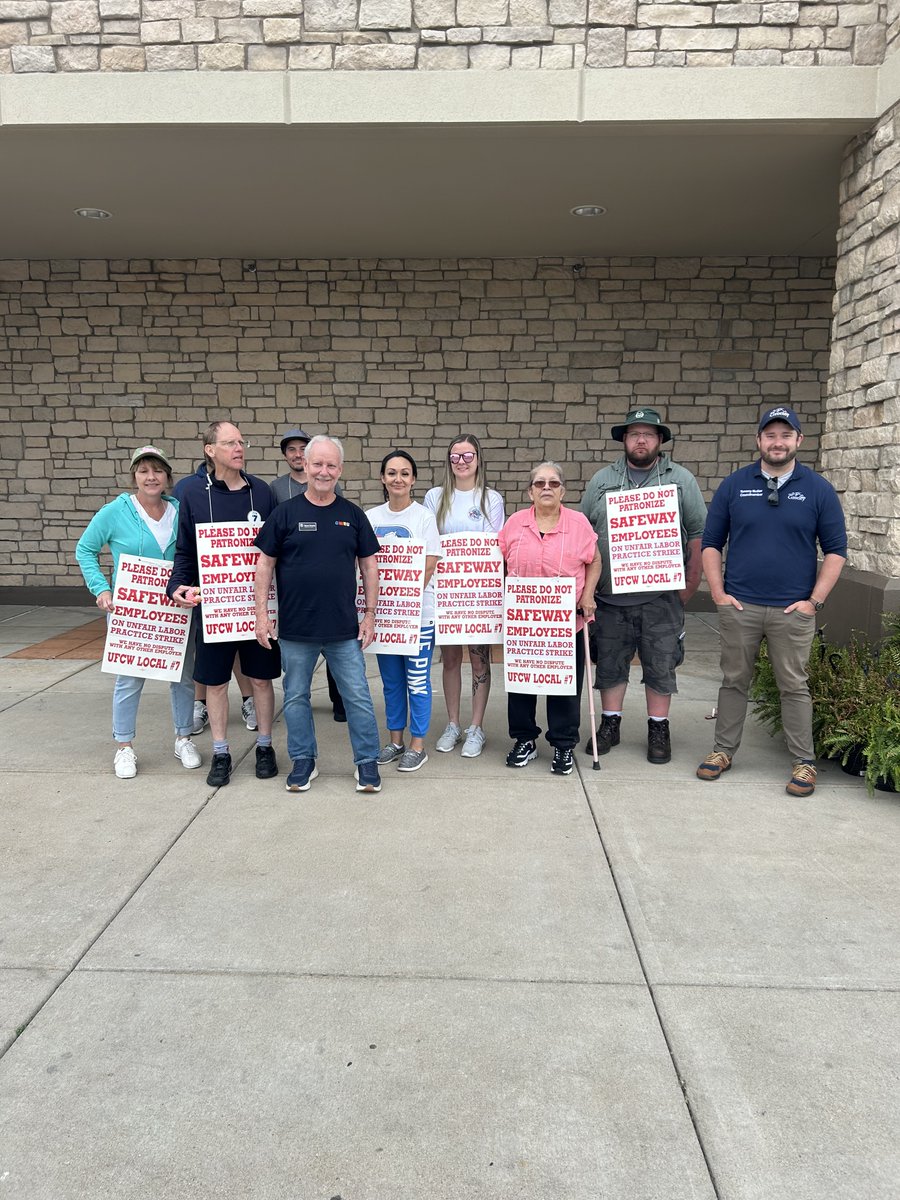 DaveYoungCO's tweet image. Spent the morning with Greeley City Councilman Tommy Butler supporting striking UFCW Local 7 members at the Bittersweet and Centerplace Safeway locations in Greeley. We hope the donuts help #HoldTheLine! #greeleystrong #unionproud #safewayulpstrike #safewayulpstrike