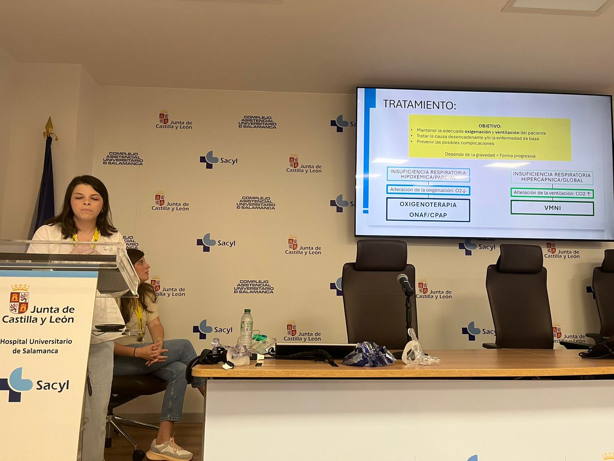 NeumologiaS's tweet photo. Como parte del calendario de sesiones generales del #CAUSA, esta mañana, @EstelaPM25 y @AnaMv96 nuestras queridas residentes de último año, han impartido una gran sesión sobre diagnóstico y manejo de la insuficiencia respiratoria
🫁💨👩🏻‍⚕️👏👏
#Neumología #MIR @SeparJovenes https://t.co/IT6W0MCsjt
