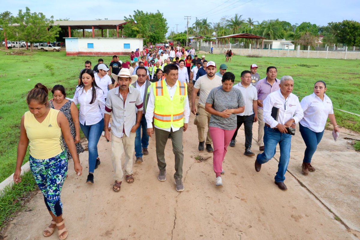 Información-Digital (@idigitaloaxaca) on Twitter photo La Costa está de pie, supervisa <a href="/salomonj/">Salomón Jara Cruz</a> Jara distribución de ayuda a comunidades afectadas por “Erick”
informacion-digital.com/agenda-politic… La Costa está de pie, supervisa <a href="/salomonj/">Salomón Jara Cruz</a> Jara distribución de ayuda a comunidades afectadas por “Erick”
informacion-digital.com/agenda-politic…