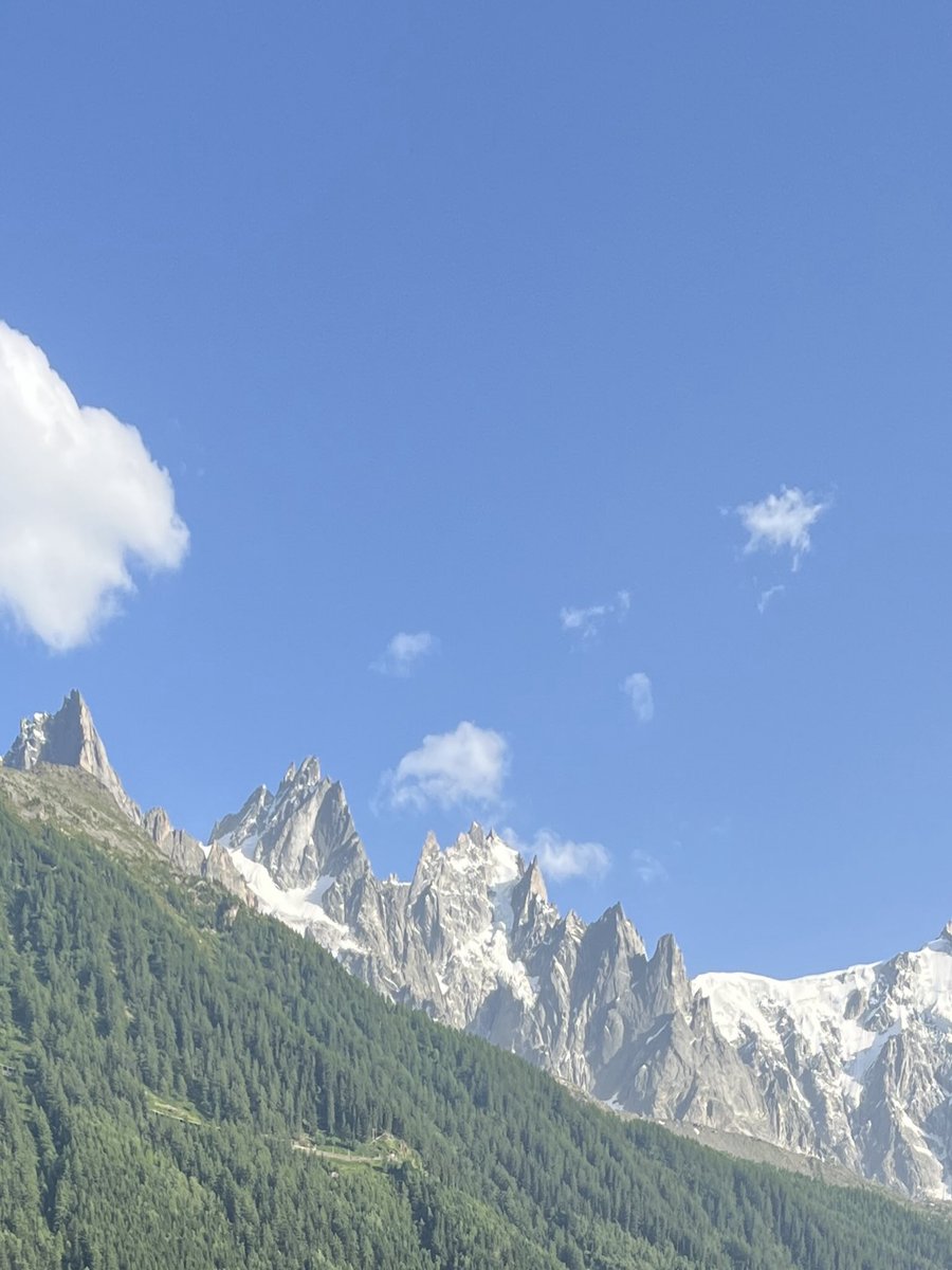 guidemark's tweet image. Beautiful and clear this evening over The Chamonix Aiguilles but it has been insanely hot here today 35c. I now know why the Spanish invented the siesta…