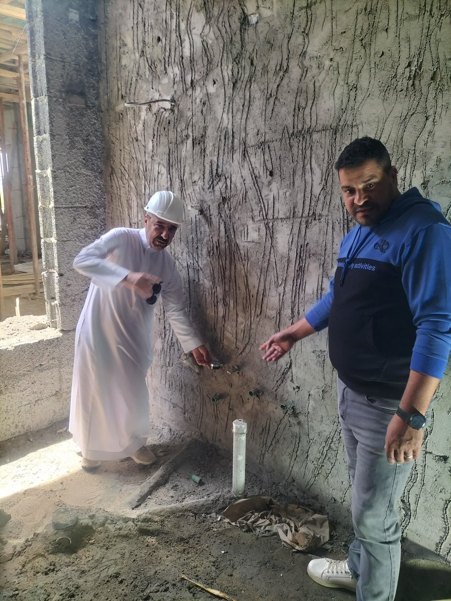 قام رئيس مجلس إدارة الجمعية م. احمد بن علي الكلي اليوم بزيارة تفقدية لمشروع تاون سكوير بلجرشي اطلع من خلالها على سير العمل وانظمة السلامة في المشروع، كما اعتمد بعض مواد التشطيب، واكد سعادته على اختيار أفضل المواد واهمية الجودة في التنفيذ كما اكد على الالتزام بانظمة السلامة