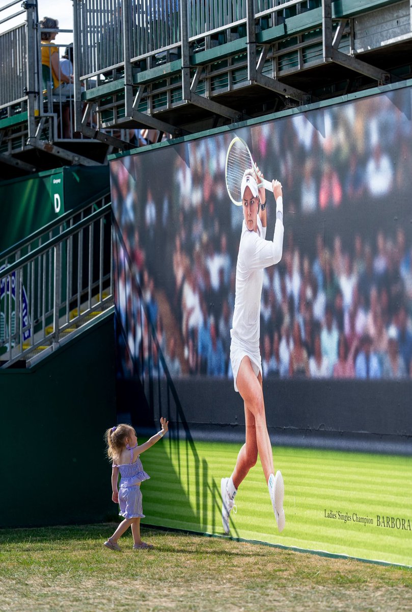 BKrejcikova's tweet photo. How cute is that? 🥰🥹

📷: ITF https://t.co/or3WoxQZsF