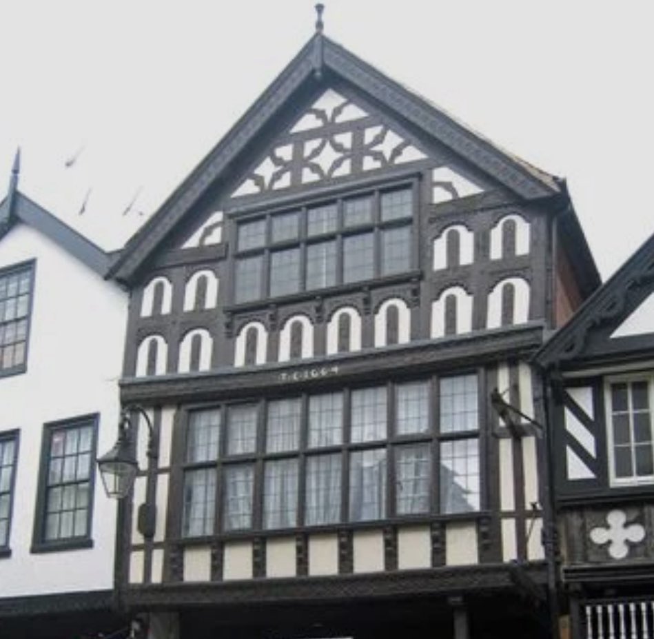 ChesterTours's tweet image. Join the Chester Tour at 10.30am or 2pm any day of the week and don’t worry if the qualified tour guide makes you fall in love with #Chester - there s a house for sale in the very centre! Meet at the Town Hall Square. Tickets: chestertours.org or pay in cash.