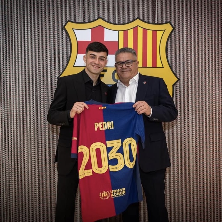 🎱 (@pedrisnews) on Twitter photo 🗣️ Pedri's dad: "You can't explain Pedri in words, at first you pinch yourself because you don't believe it. I remember meeting with my brother and saying to him “Can you imagine him making it” and then seeing him end up doing it… it's very touching." 💙❤️
(via <a href="/RadioMarcaTfe/">Radio MARCA Tenerife</a> ) 🗣️ Pedri's dad: "You can't explain Pedri in words, at first you pinch yourself because you don't believe it. I remember meeting with my brother and saying to him “Can you imagine him making it” and then seeing him end up doing it… it's very touching." 💙❤️
(via <a href="/RadioMarcaTfe/">Radio MARCA Tenerife</a> )