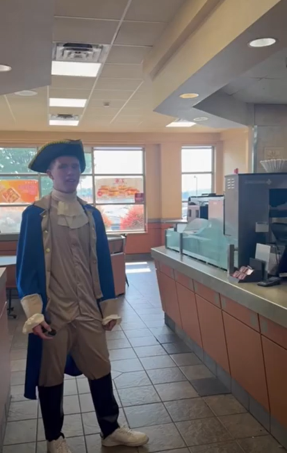 MrP_CA's tweet photo. Another great crop of APUSH final project videos! Students explored and shared about a variety of topics, including Sonnenberg Gardens, Watergate, the Space Race, CDGA Lake shipwrecks, Revolutionary War battles, the Cold War, Women's Suffrage, the Erie Canal, and much more! https://t.co/6HFlrcIwDM