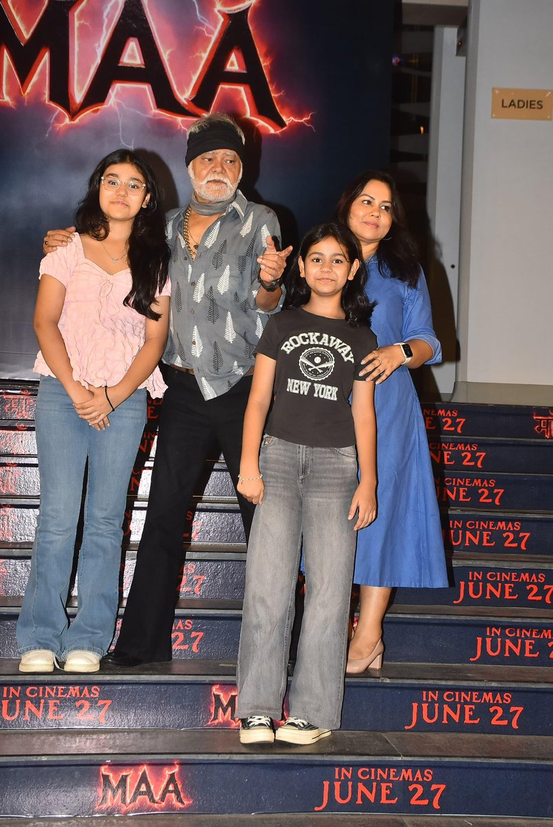 rekhatripathi's tweet photo. 📸 Rare pic alert! Who’s stealing the spotlight?
Sanjay Mishra’s adorable daughters Pal & Lamha alongside wife Kiran at the #Maa screening in Mumbai! Cutie overload vibes! 😄
#SanjayMishra #Bollywood #RarePic #Maafilm https://t.co/j9H8DYpgEo