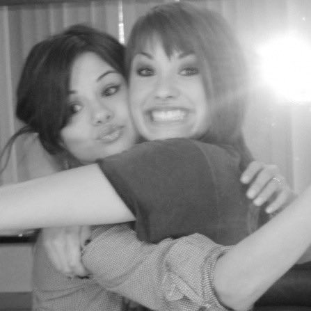 estrelaastro's tweet photo. ⋆｡°✩ como anda a (ex) amizade de selena gomez e demi lovato; 

tiragens realizadas através do baralho cigano 💌 https://t.co/Ys9hInwNqw
