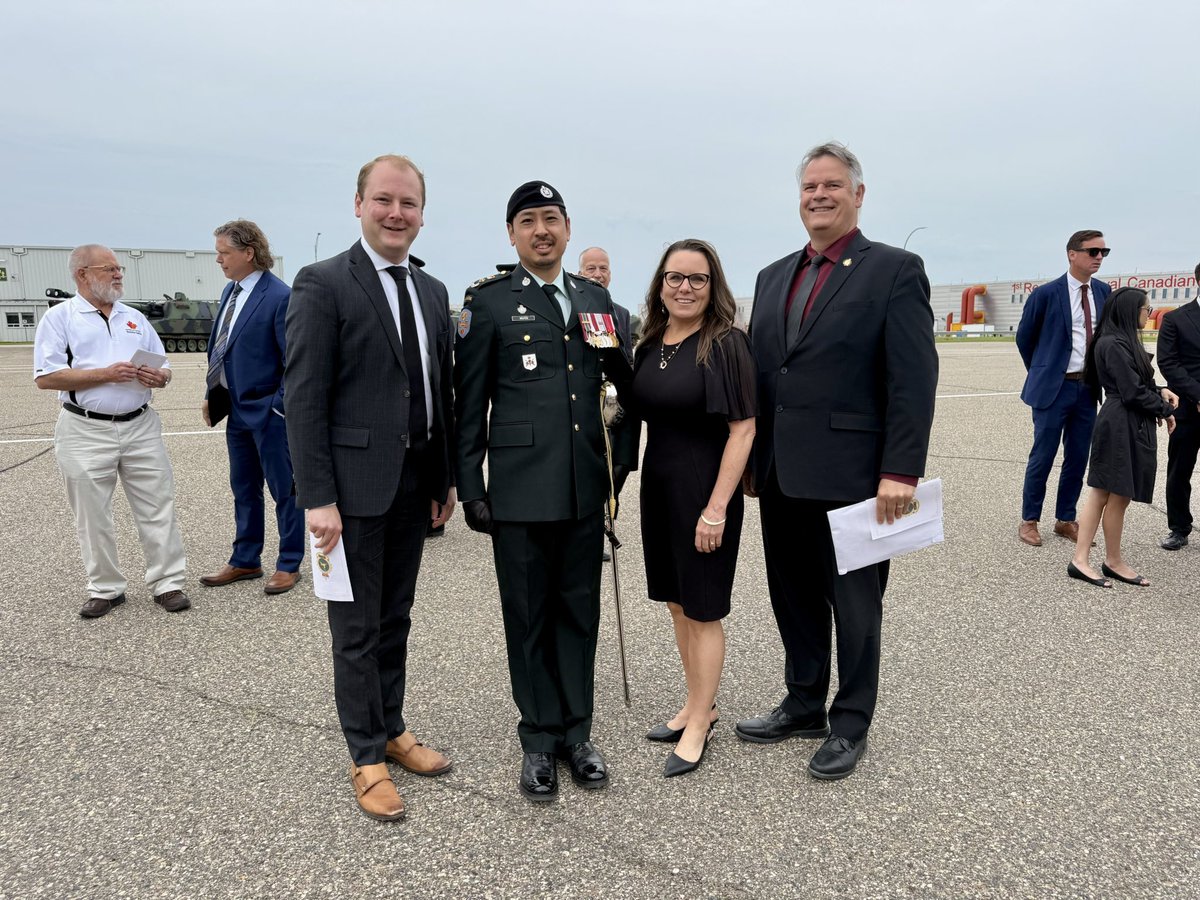 GrantJacksonMP's tweet photo. Today I had the honour of attending the Change of Command ceremony at CFB Shilo.
Congratulations to LCol Nguyen as he assumes command.
Thank you to LCol David Cronk for your outstanding leadership and service to our region.
@CanadianForces #cfbshilo https://t.co/DGGVuyc4Vo