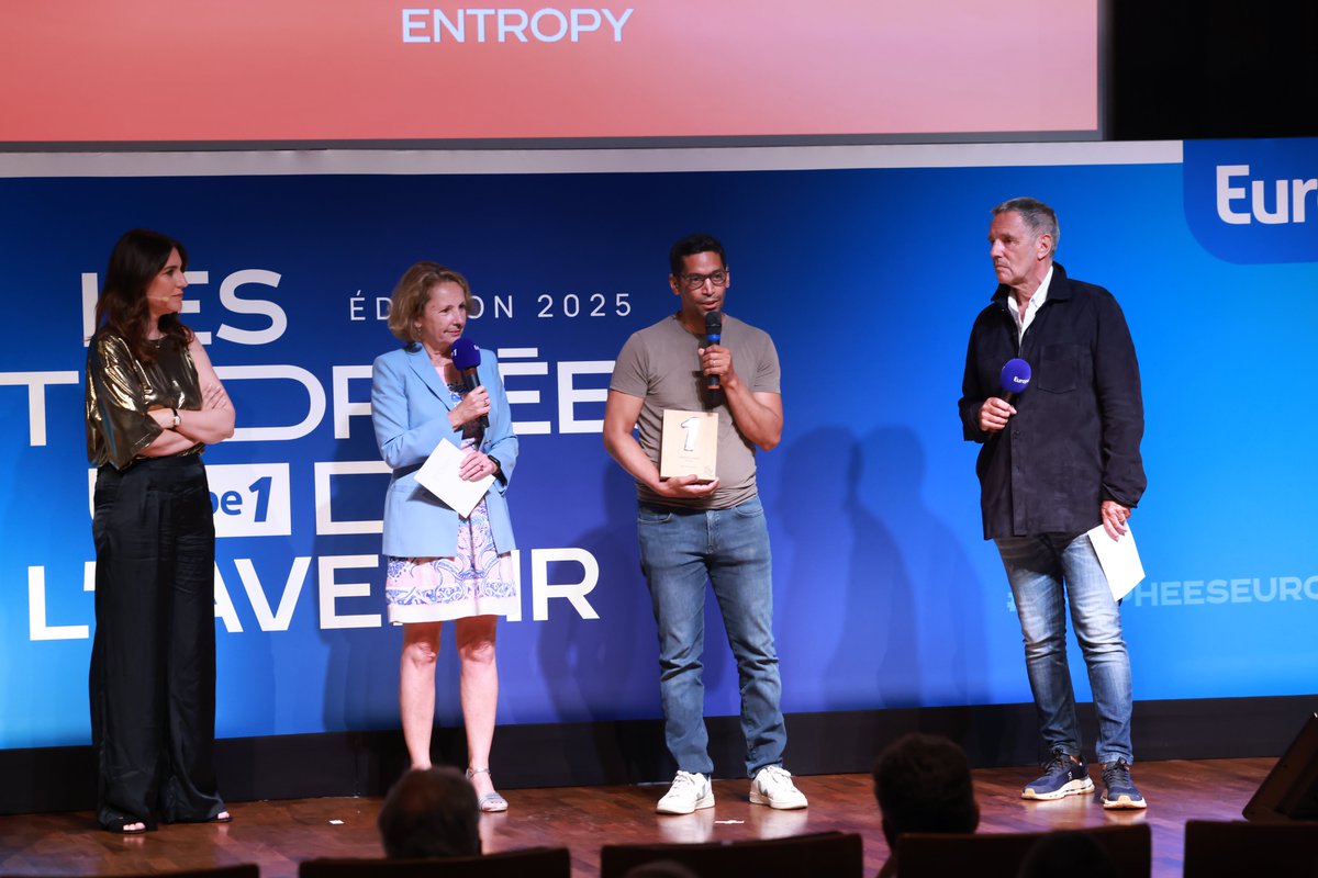 🏆 [TROPHÉES EUROPE 1 DE L’AVENIR]

👏Félicitations à la start-up @Entropy_sc, qui utilise l'IA prédictive pour la mobilité, pour le « Trophée de la mobilité » !

🔖Remis par Marie-Ange Debon du @GroupeKeolis et Philippe Sauze

#TropheesEurope1