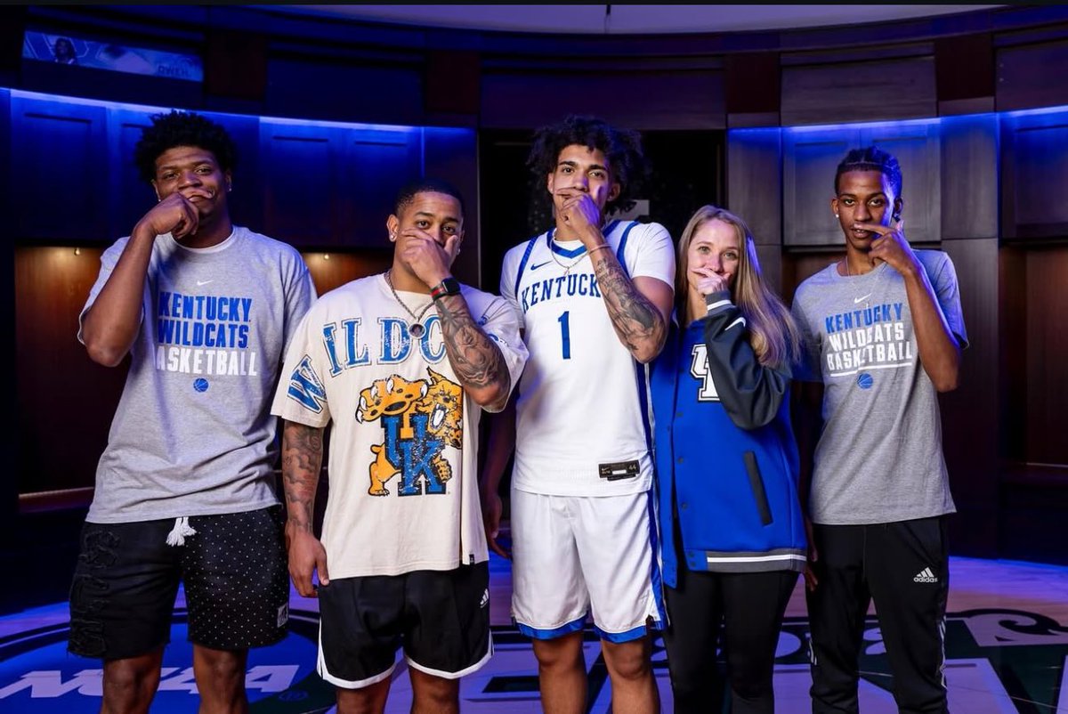 5⭐️ PG Taylen Kinney has released photos from his official visit to Kentucky. 

Is Kentucky the move? 👀

<a href="/Taylen_0/">Tay Kinney</a> 
IG/Taylen_Kinney13
#BBN #KentuckyBasketball