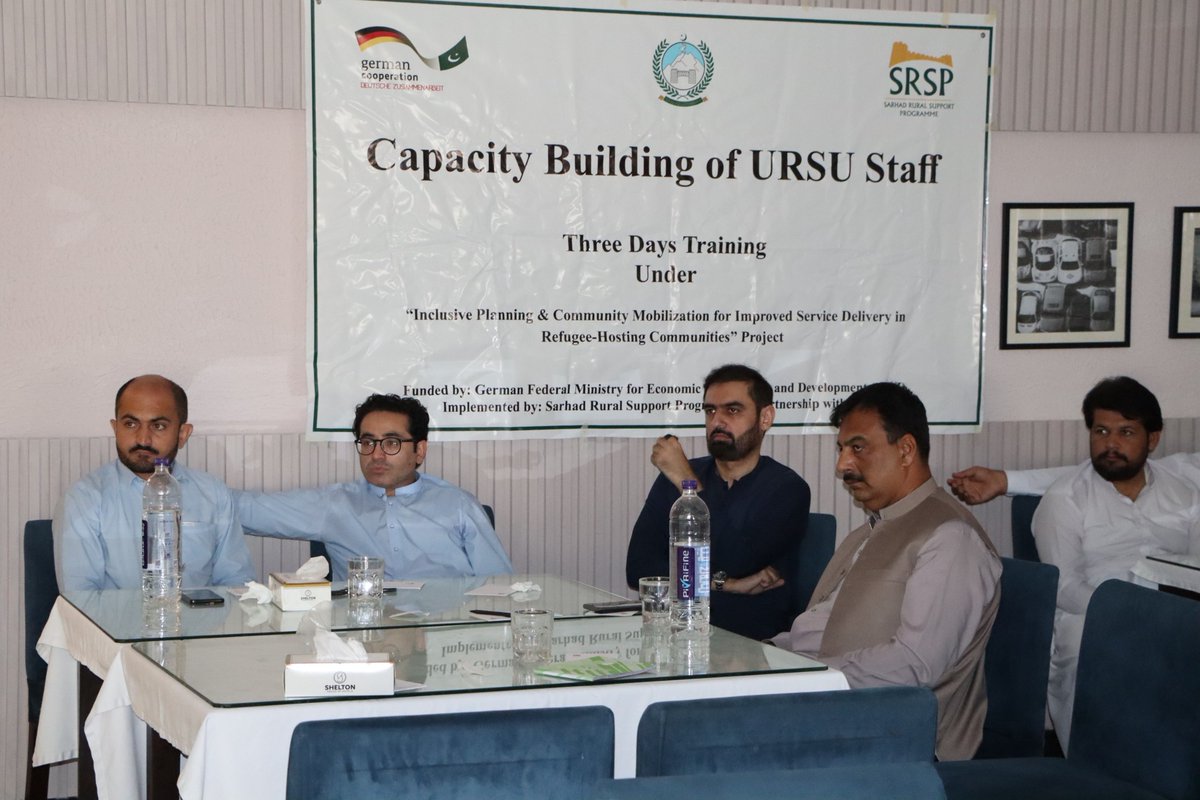 Empowering support for Afghan refugees in KP!
SRSP &amp; GIZ-EHS conducted a 3-day workshop for URSU/CAR staff enhancing their skills 2 guide refugees on education, health, legal aid &amp; livelihoods.
Proud to have the Commissioner for Afghan Refugees join the closing ceremony <a href="/giz_gmbh/">GIZ</a>