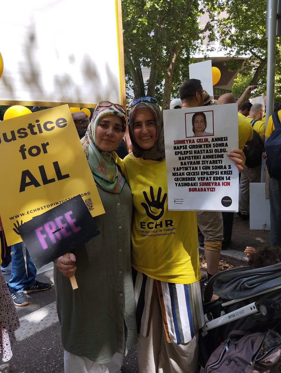 📌Voor de moeder van Sümeyye, die na de gevangenneming van haar moeder epilepsie kreeg en op een nacht stilletjes in haar bed overleed, werd ook gerechtigheid geëist.

Herkesİçin Adalet
#StrazburgAdaletBuluşması
#StrasbourgMeetingForJustice