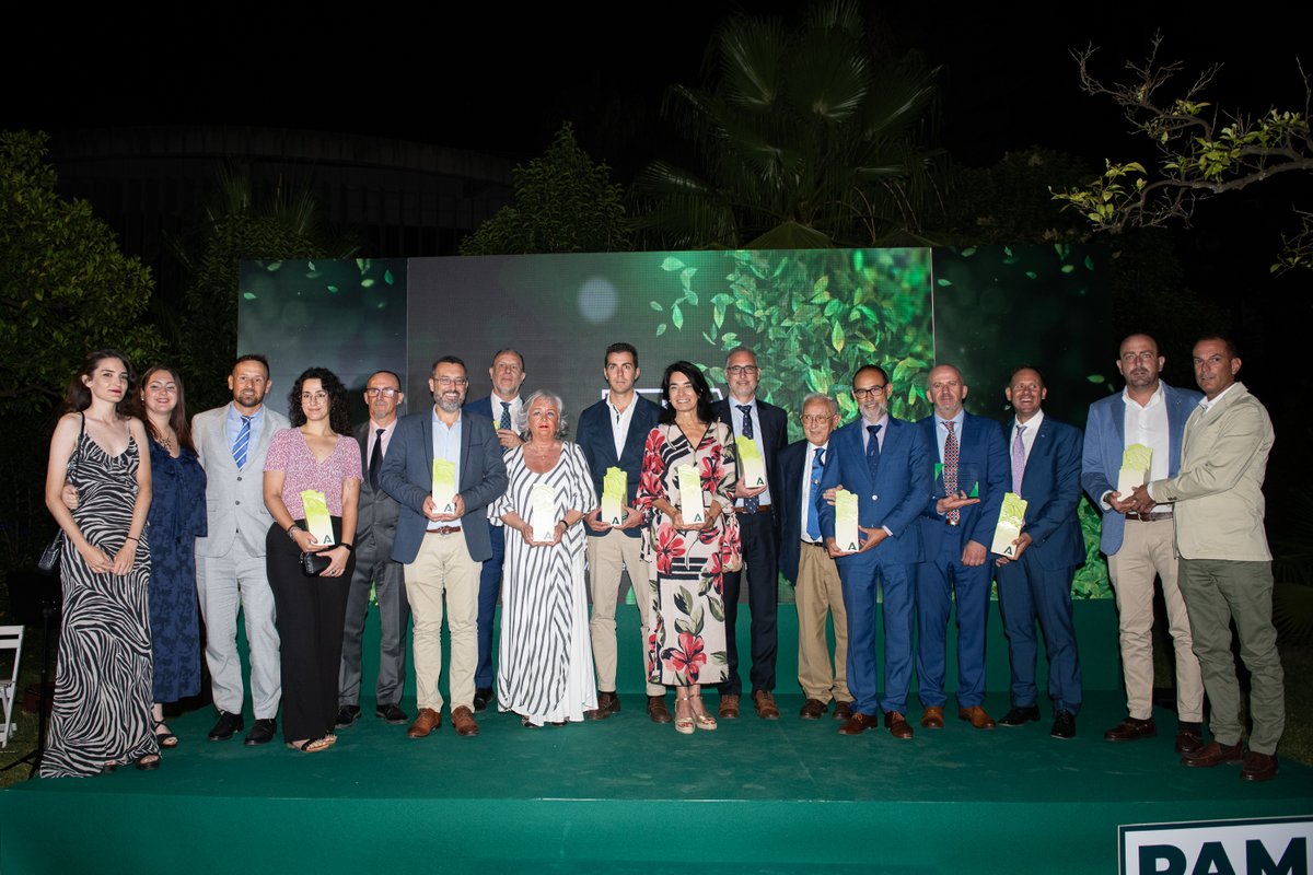 LimasamOficial's tweet photo. Limpieza de Málaga ha sido galardonada con el Premio Andalucía de Medio Ambiente 2025 en la categoría de economía circular, gracias al innovador modelo de Puntos Limpios de Proximidad (PLP).
#PAMA2025 #EconomíaCircular #Limasam https://t.co/TCCsBs6Je3