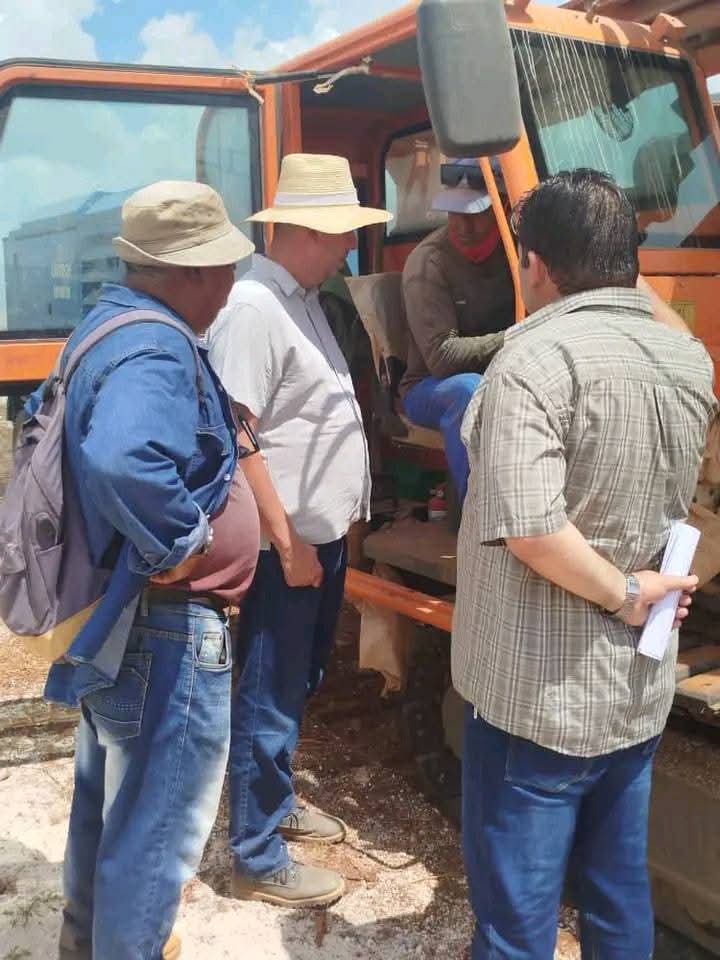 OSDE_UNE's tweet photo. ⚡💡Trabajan intensamente en la ejecución del Parque Solar Fotovoltaico del municipio de #Baraguá, para lograr su sincronización antes del Día de la Rebeldía Nacional.

Fuente: Julio Heriberto Gómez Casanova, Primer Secretario del Comité Provincial del PCC en #CiegodeAvila

#UNE https://t.co/yLbtP3rZnw