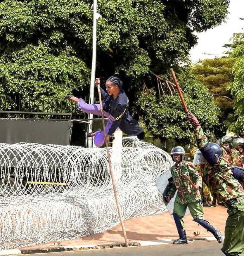 This is just extraordinary. This is a determined Kenyan female protesters, climbing over the erected barriers, showing the violent police that she does not fear them.
What a distinguished heroine.