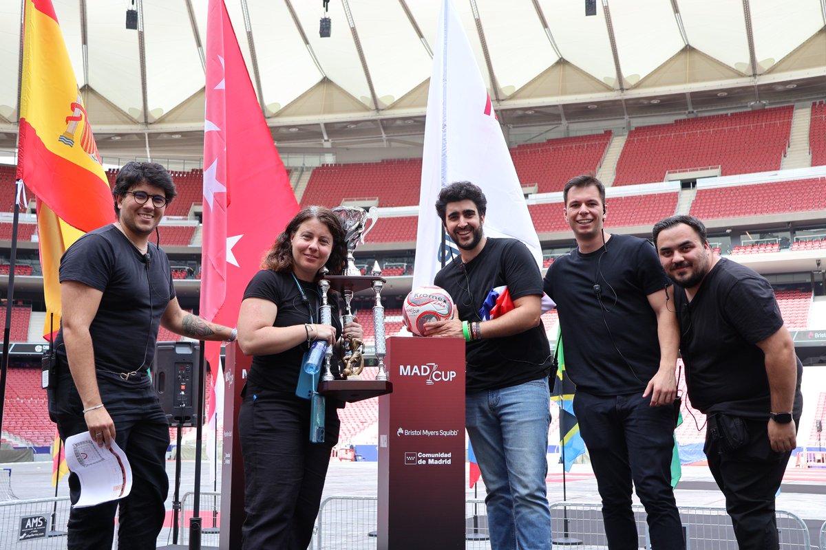 InusualEvents's tweet photo. ⚽ Esta semana, parte del equipo INUSUAL se ha sumado a la pasión futbolera de @madcupofficial   2025, acompañando la producción de su ceremonia inaugural.

Una cita que celebra el deporte, el talento joven y la emoción de vivir algo grande… 

#InusualEvents #MadCup2025 https://t.co/p1lfNF8zfP
