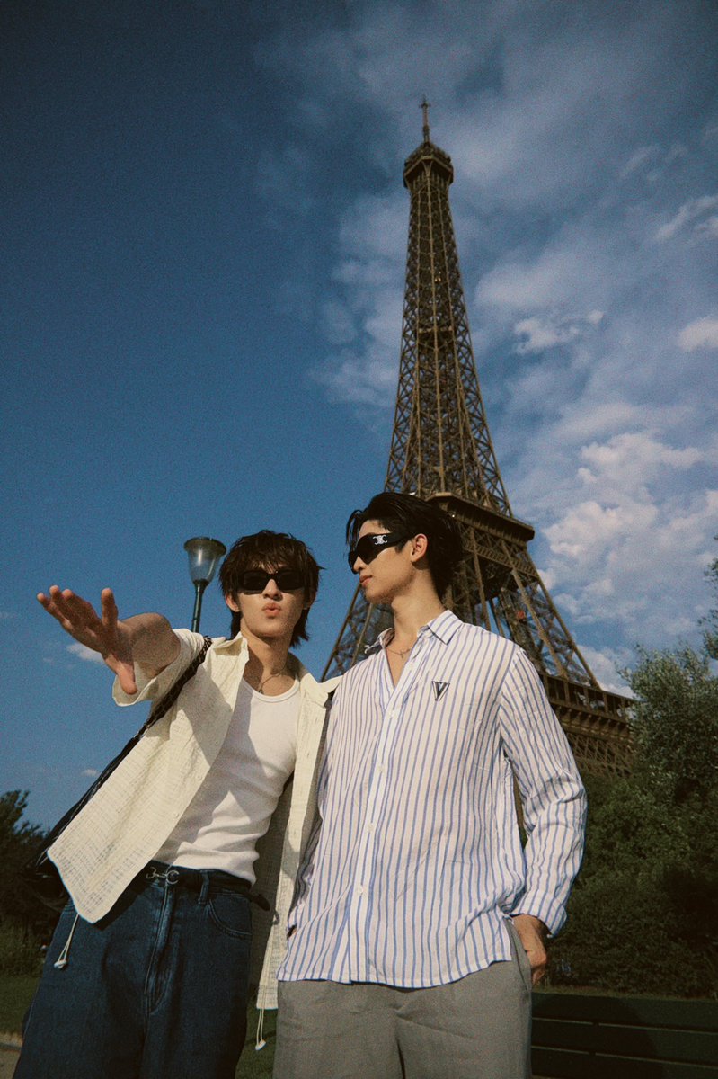 Oz_Silaviwat's tweet photo. Paris is hot, but you’re the one melting me. 🍦🔥 #ThomasKong #SummerRomance
After TMK SS26 PARIS FW
#3PARADISxThomasKong
#ThomasKongXParisFW
#tthomastc 
รางวัลชาวปู้น กำลังใจ🫶🏻🦊🍓 สู้ๆน้า https://t.co/yrJ7Q9M1wd